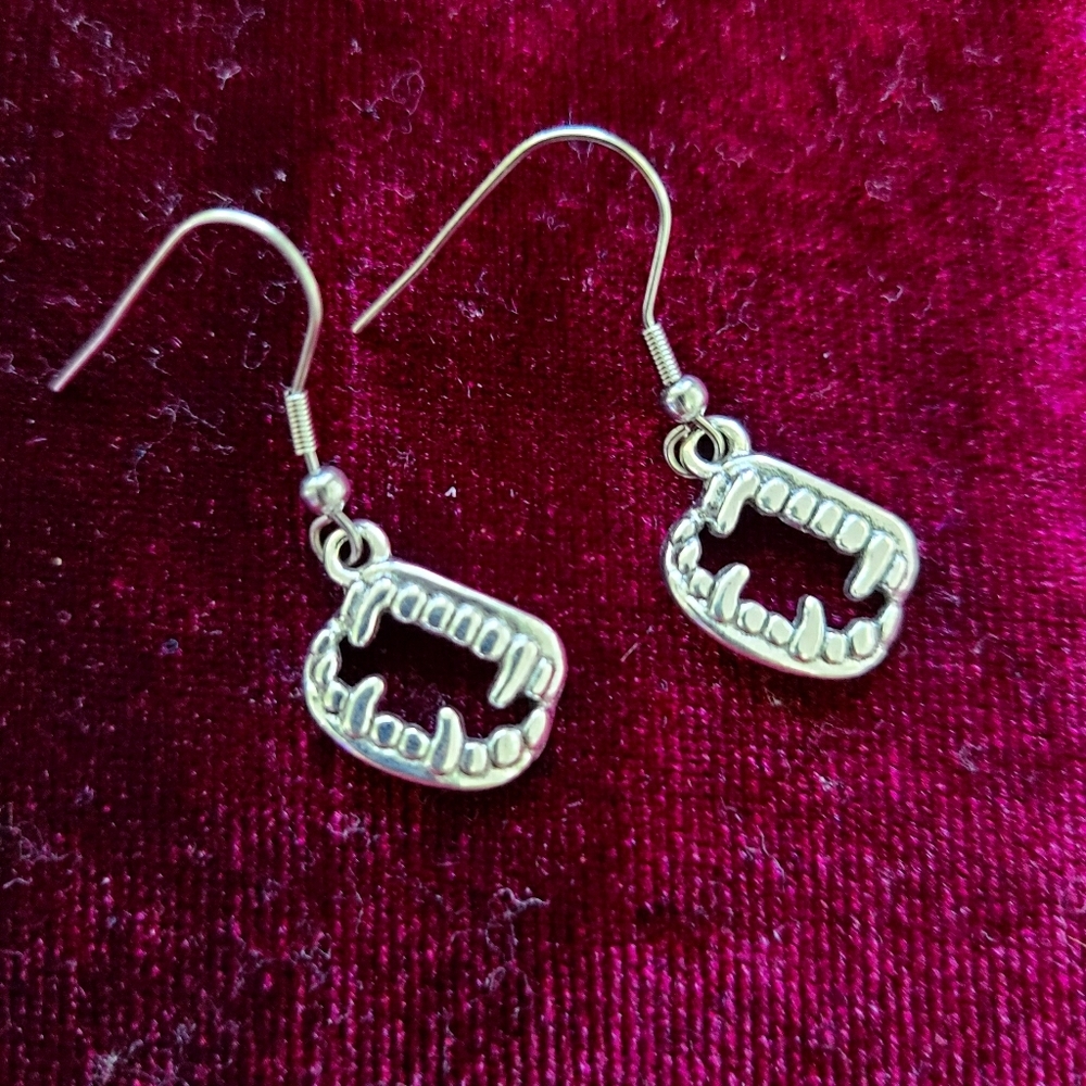 Teeth earrings Halloween Dracula bite Gothic bat
